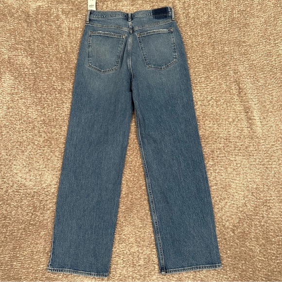 Abercrombie The 90’s High Rise Relaxed Leg Jean NWT - Picture 2 of 9
